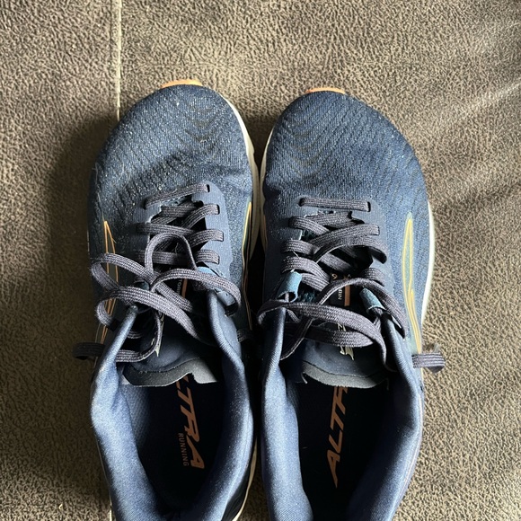 Brand New Altra Sneakers - Picture 2 of 4